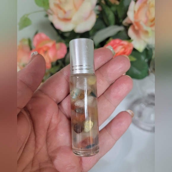 CRYSTAL INFUSED SKIN RESCUE ESSENTIAL OIL. HOMEMADE HEALTH GRADE MATERIALS 👀 - Picture 3 of 10
